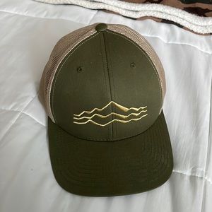Green baseball cap with embroidered mountain design